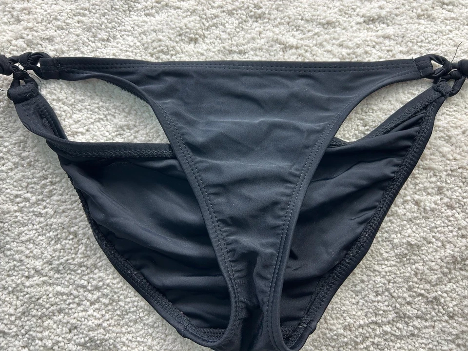 Biquíni Op Feminino Pequeno Preto Laço Lateral Natação Cintura Baixa Elástica Roupa de Praia - Imagem 2 de 4