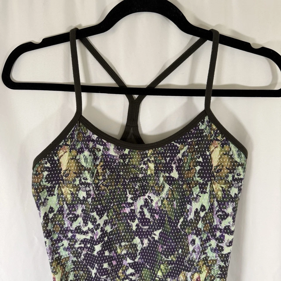 Женская майка Lululemon 6 с зеленым цветочным узором и ремешками эластичная - Изображение 2 из 4