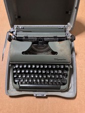 Olympia SM3 Green De Luxe Typewriter w Case WERKE AG. WILHELMSHAVEN West Germany thumbnail