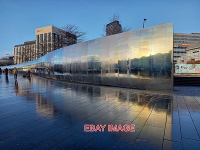FOTO SHEFFIELD REFLEKTIONEN VOR DEM BAHNHOF SHEFFIELD IN EINEM KALTEN WINTER