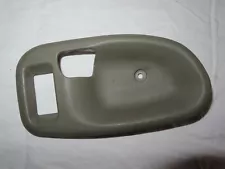 GM RIGHT RH DOOR HANDLE PANEL CUP SURROUND NAIL GUARD TRIM BEZEL GRAY S10 S15