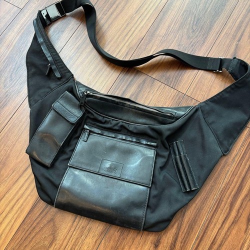 GUCCI Body Bag Leather Lylon Black Tom Ford era Y2K Pockets Authentic Used Japan