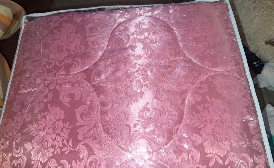 Colcha Loren Jacquard Satinado Queen con 2 Fundas de Almohada De Colección Foto 2 de 4