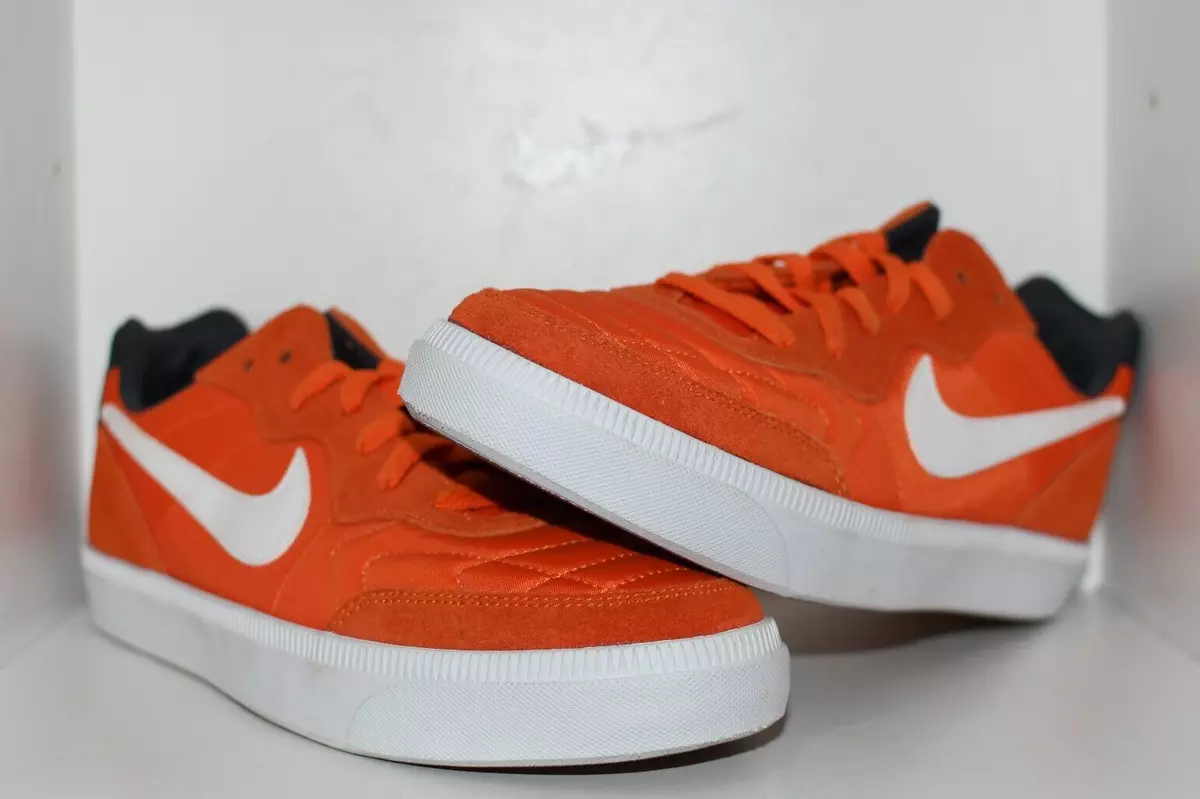 Nike nsw hotsell tiempo trainer