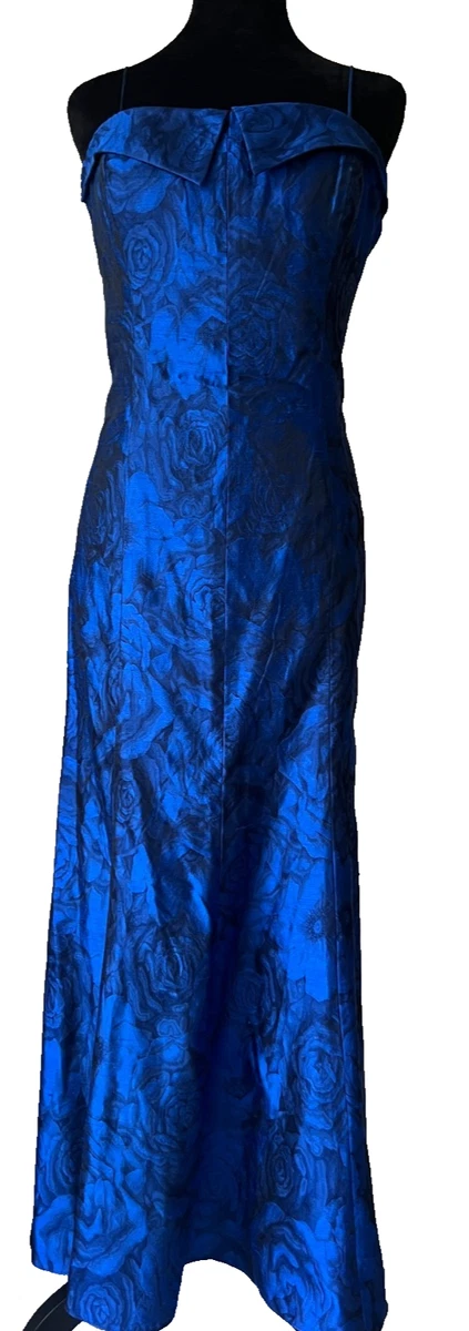 green emerald velvet dress Amazon.com: Chetta B Women's Mixed Lace Fit and Flare Party Dress,  Black/Ivory, 4 : Clothing, Shoes & Jewelry