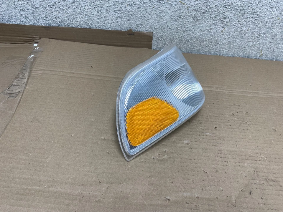 1998 to 2001 Volvo C70 Right Passenger Side Turn Signal OEM U0761 DW - Image 3 of 4