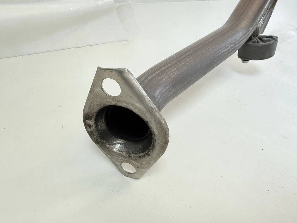 Tubo de escape Toyota Prius Prime 2017-2022 1,8 L con silenciador 94 k OEM Foto 2 de 4