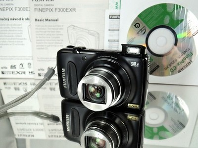 Fujifilm FinePix F300EXR Black – MINT Condition – Original Box