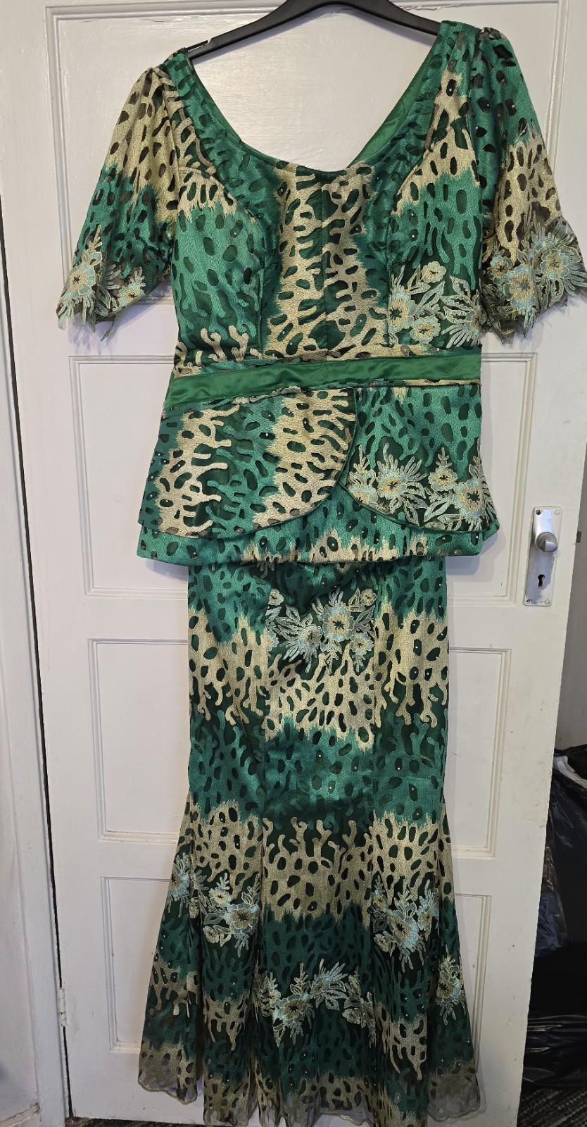 Skirt and blouse lace to fit size UK size 18-20. Colour Bottle green & yellow