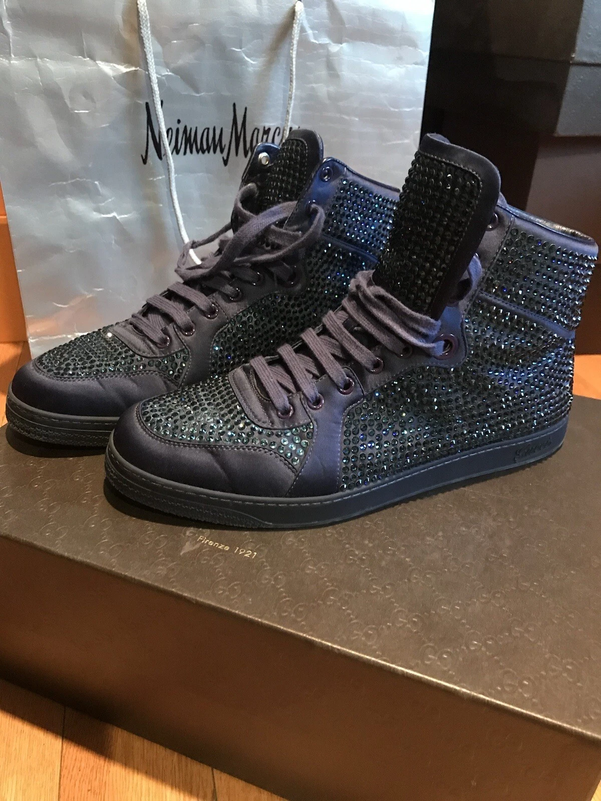 Baskets hautes Gucci tapis satiné bleu dahlia cristal embelli taille 8