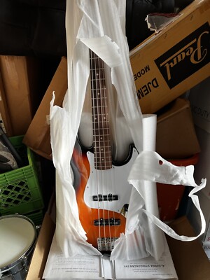 Squier Affinity Series Jazz Bass Maple Fingerboard 3-Color Sunburst