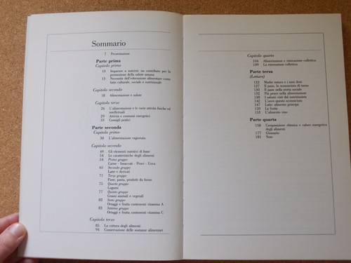 LIBRO VIVERE MEGLIO GUIDA PER ALIMENTARSI E STAR BENE 1984 Finzi Merlini Coop. - Foto 3 di 3
