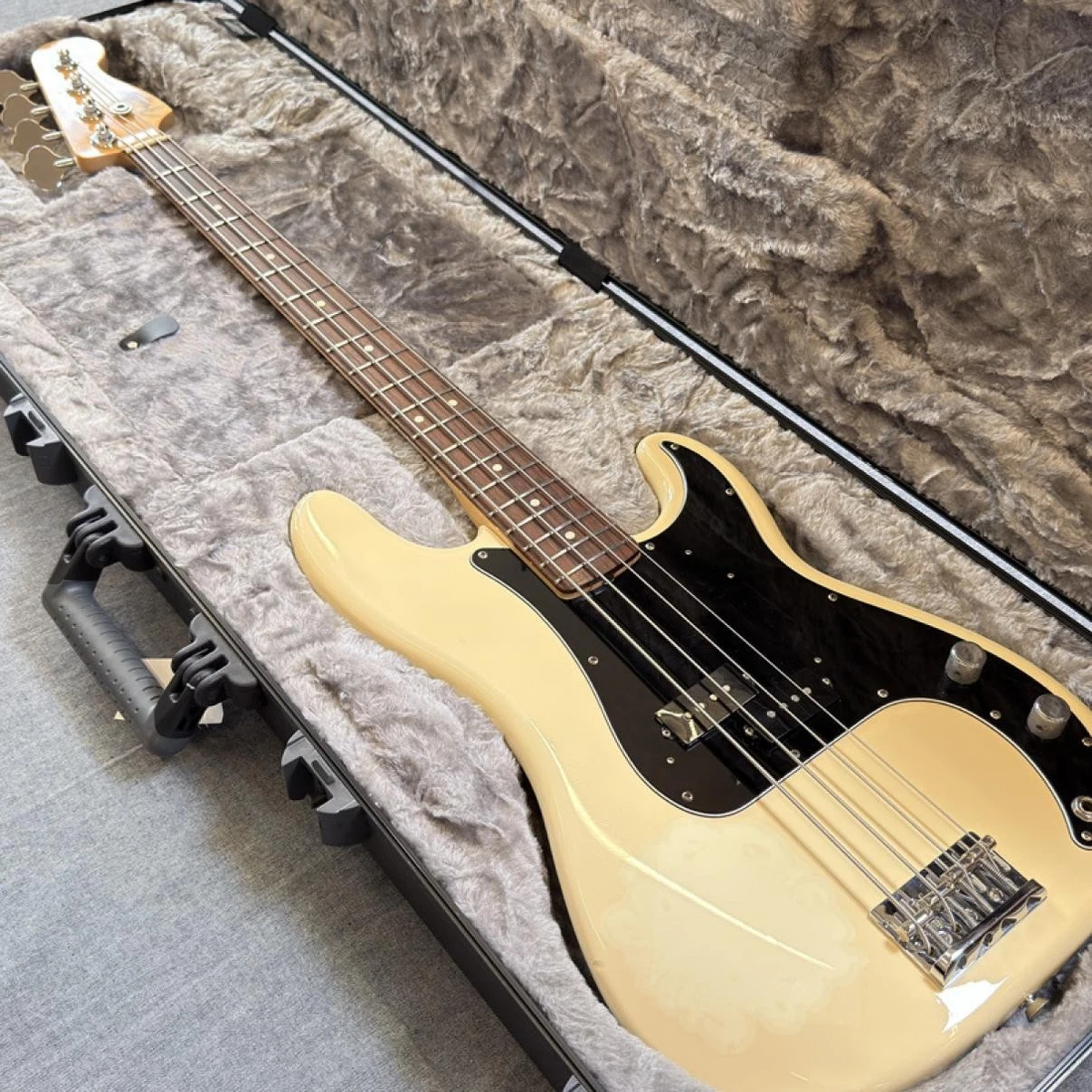 Preços baixos em Fender Precision Bass USA | eBay