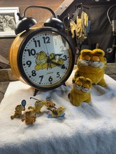 Big Vintage Lot of Plush Garfields , toys and Garfield clock Please Read
