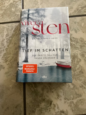 Tief im Schatten von Viveca Sten (gebB.) Spiegel Bestseller super Krimi     