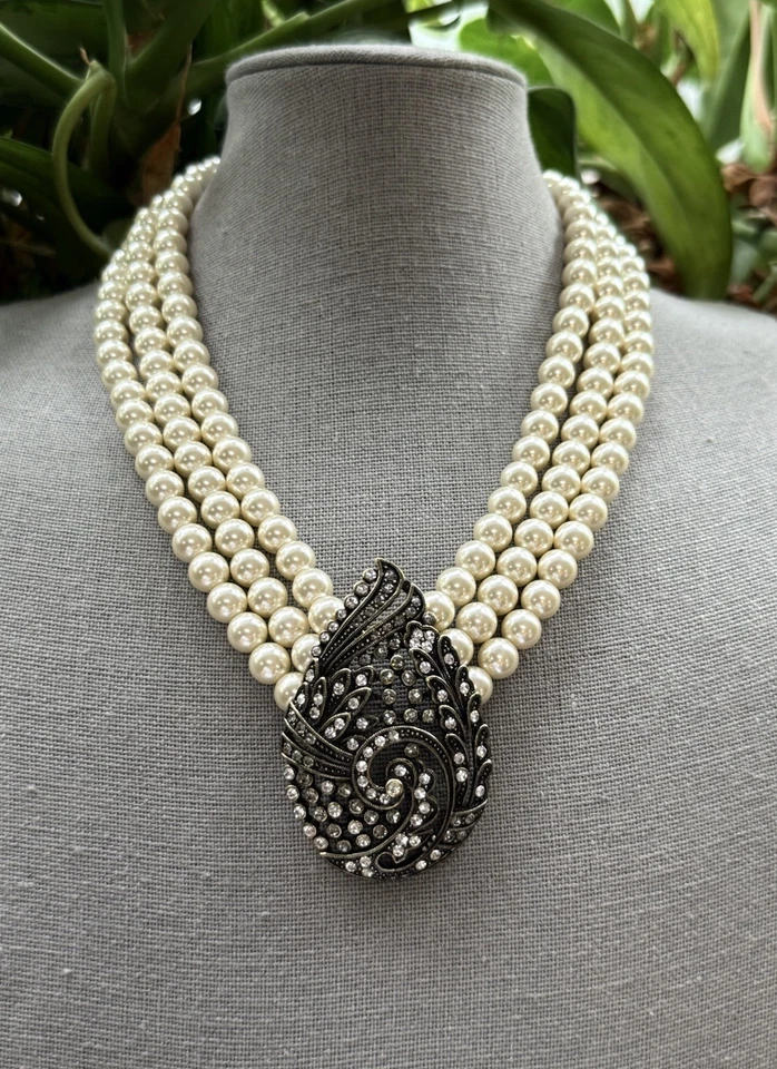 COLLAR DE PERLAS TRIPLE HEBRA TAPIZ HEIDI DAUS COLGANTE DE CRISTAL DE SWAROVSKI Foto 3 de 4