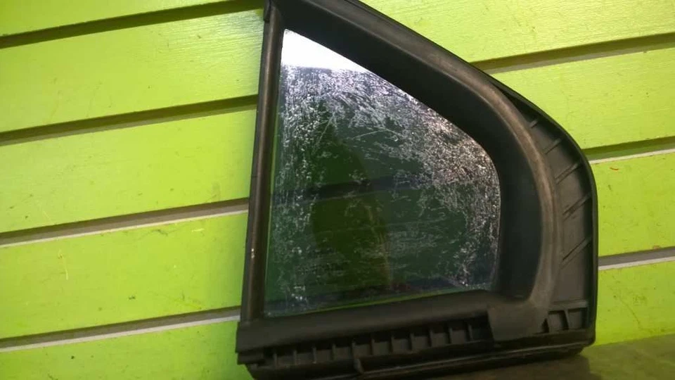 06 LINCOLN ZEPHYR SDN PASSENGER RIGHT VENT GLASS OEM 1445-22 Foto 3 de 4