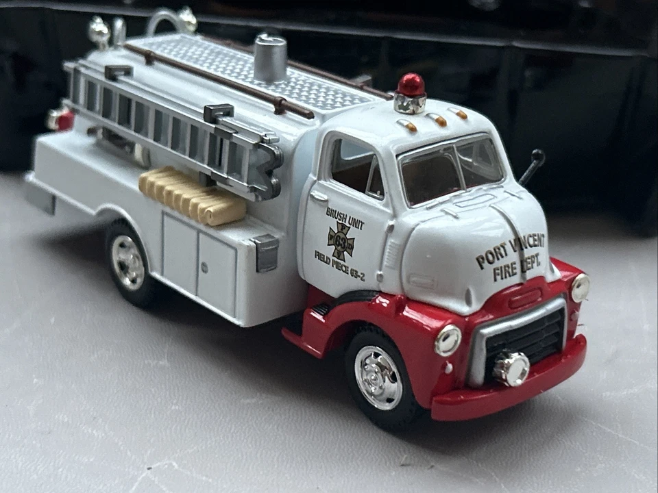 Matchbox 1948 GMC C.O.E Tanker/Pumper YYM37631 - Immagine 4 di 4