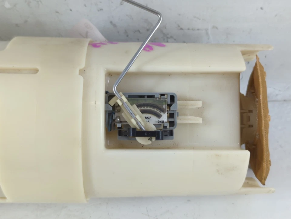 Chrysler Intrepid Electrical Gas Fuel Pump Assembly Y79XU - Image 2 of 4