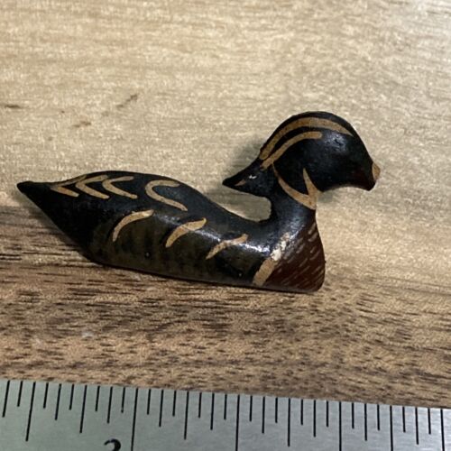 Vintage Wooden Duck Decoy Hand Carved Hand Painted Hat Lapel Pin Folk Art - Picture 3 of 4