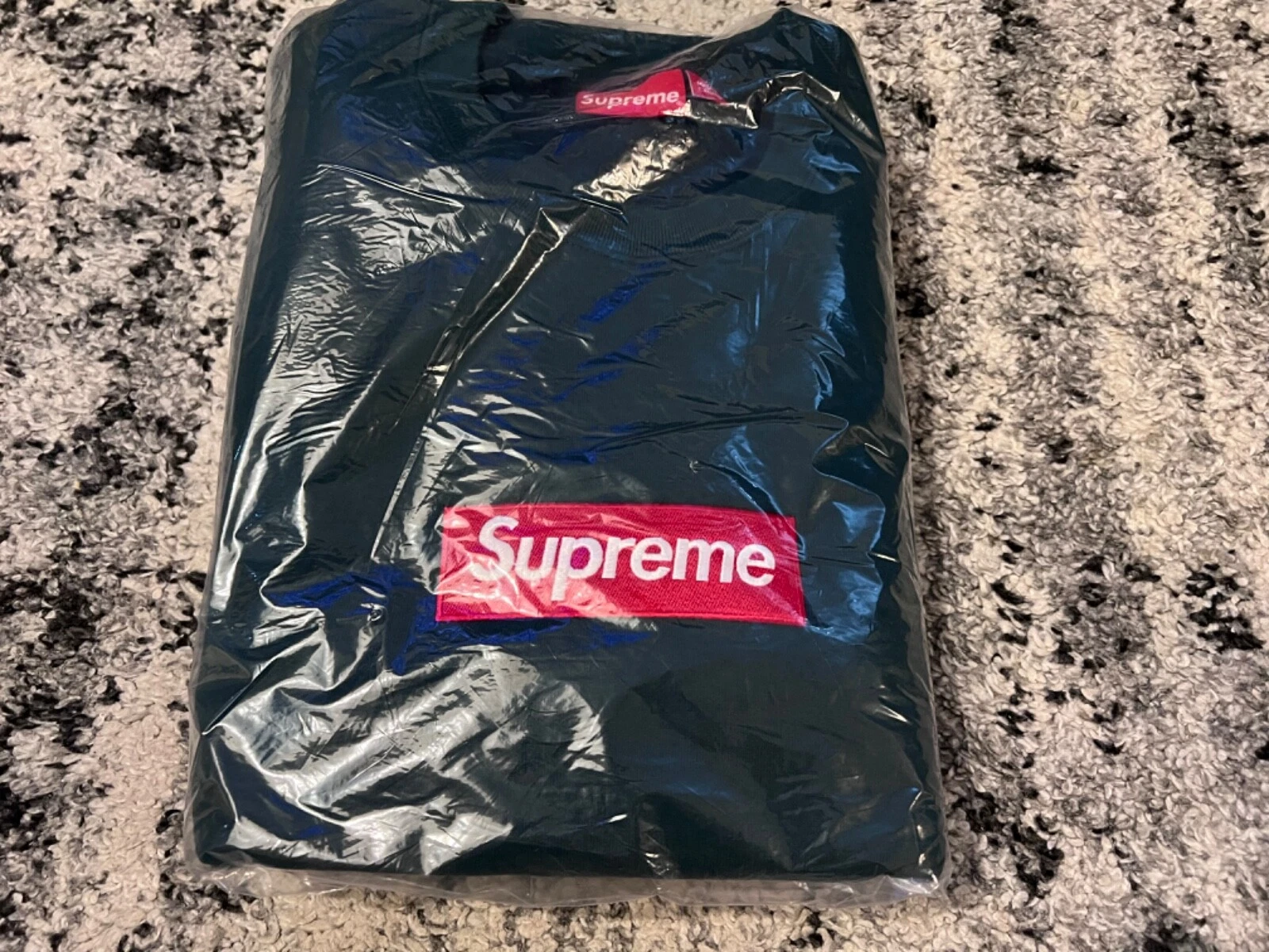 Col rond logo Supreme Box (FW22) pin foncé X Large