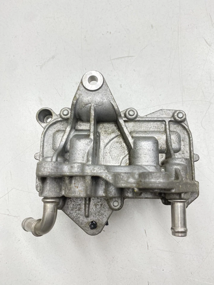 Mercedes Benz C300 W205 2017 enfriador de aceite de 2,0 L OEM 1331880001 Foto 4 de 4