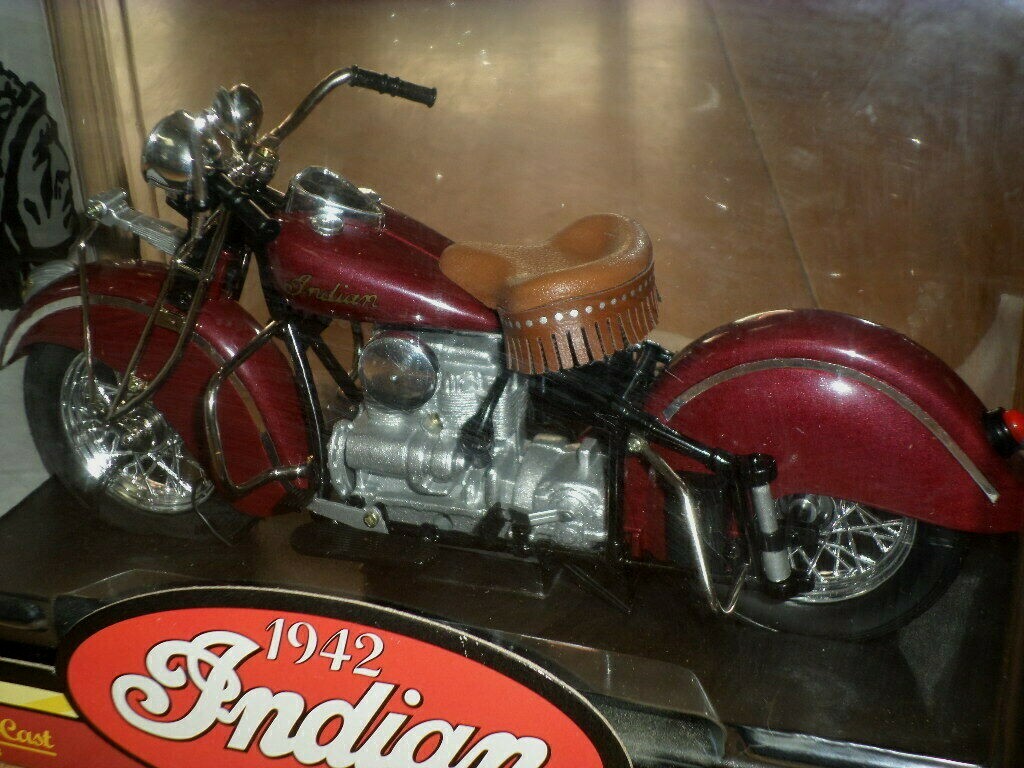 Maisto 1/10 1942 Indian 442 ミニカー 1942 Indian 442 Motorcycle,[Tootsie Toys Brand] Die-Cast Built