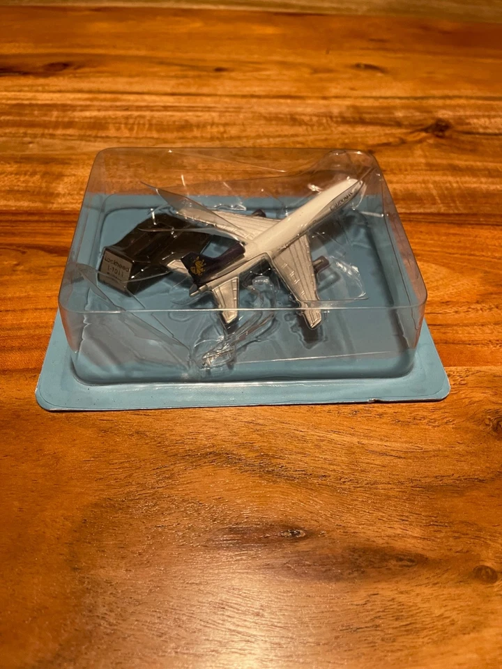 Modellino Aereo di Linea Lufthansa Boeing 747-200 Diecast Modello Scala 1:400 - Immagine 3 di 4