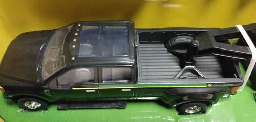 TOMY Ertl ~ John Deere Hauling Set w/ Truck, Trailer, 5075E Tractor and Horses - Picture 4 of 12