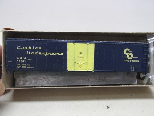 ROUNDHOUSE-C &O-50' BOXCAR #22551-KIT-EN CAJA INCORRECTA~ESCALA HO | Zustand: Used