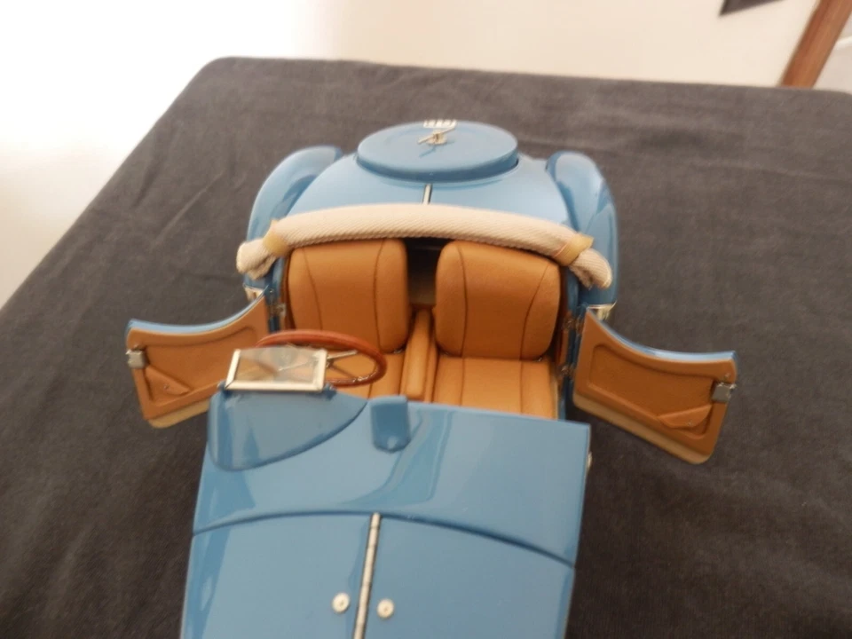 CMC M-129 Bugatti 57SC Corsica Roadster Sport Version 1938 1:18 - Immagine 4 di 4