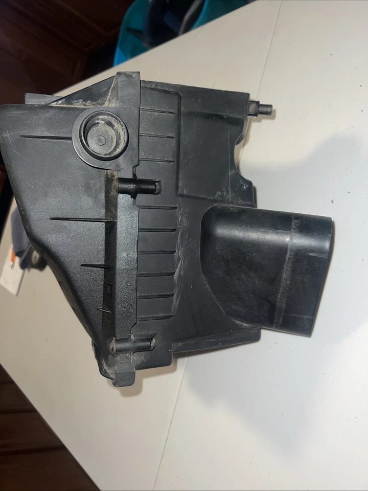 12 BUICK REGAL Air Cleaner Box - Image 2 of 4