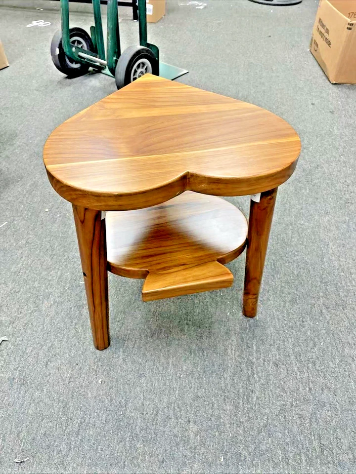 Mesa auxiliar moderna de madera en forma de corazón de 14”x 14” x 16” se necesita autoensamblaje Foto 2 de 4