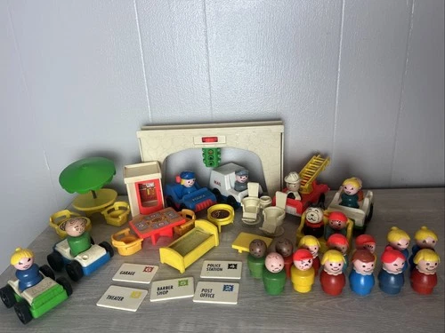 Vintage Fisher Price Play Family Village Main Street Accessories #997 1973