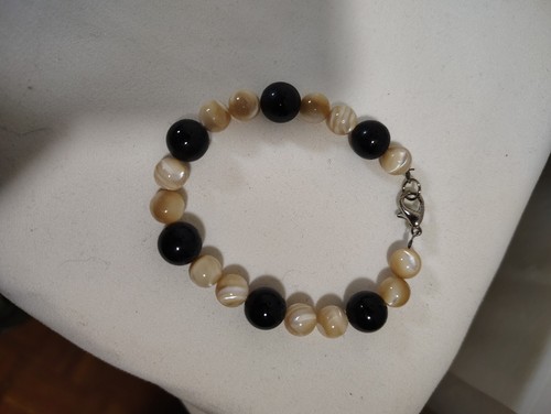 Polished black onyx beads n cream colored mother of pearl beads measurements 7"