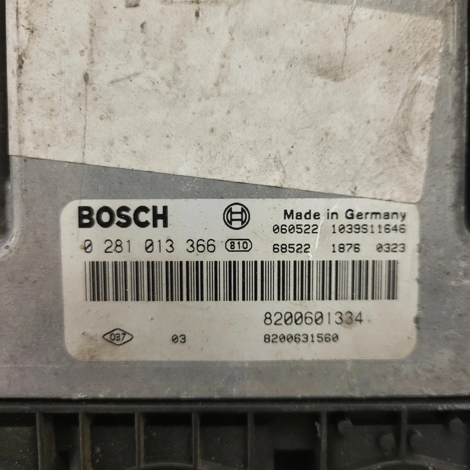 Renault Megane Scenic ECU / 0281013366 / 8200601334 / 8200631560 / BOSCH - Immagine 2 di 3