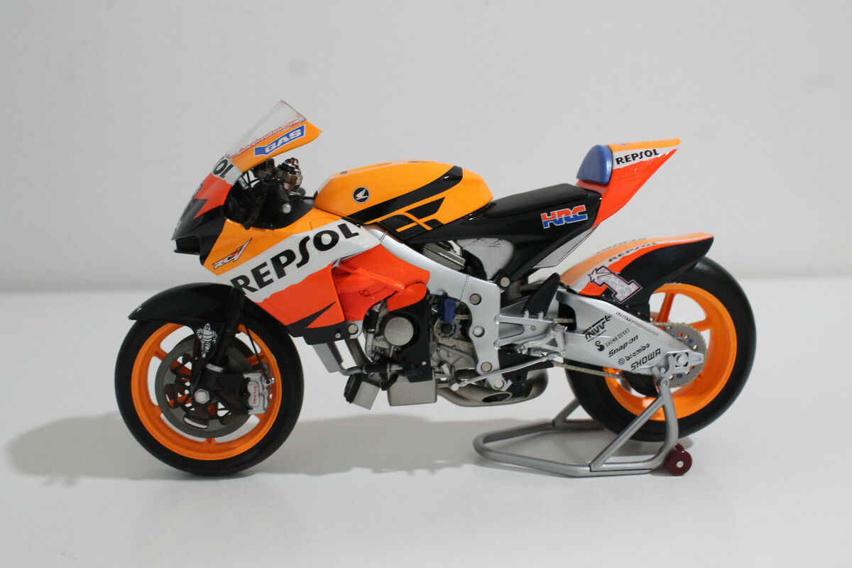 MINICHAMPS 122071069 HONDA RC212V N 69 REPSOL MOTOGP 2007 MINICHAMPS 122071069 HONDA RC212V N 69 REPSOL MOTOGP 2007