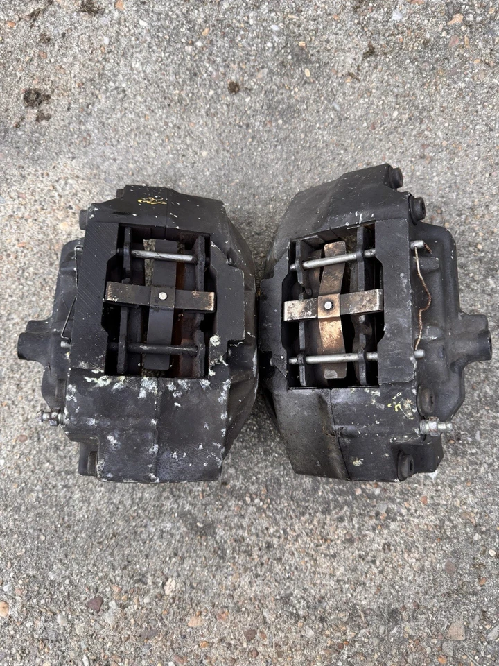 Par de pinzas de freno Sumitomo 1995-2000 Lexus LS400 OEM Foto 2 de 3