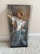 Sydney Opera House Barbie Dolls of the World Landmark Collection Pink Label 2010