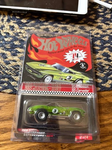 Hot Wheels 2005 RLC '65 Corvette w/Case New Red Line Club