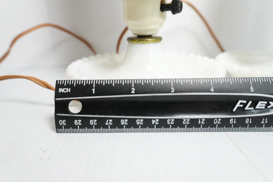 Par de abajures de mesa atômicos de vidro leitoso vintage • Hobnail MCM retrô era espacial - Imagem 3 de 4