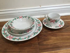 HOLIDAY 5 pc place setting International Tableworks Christmas Ribbons 157