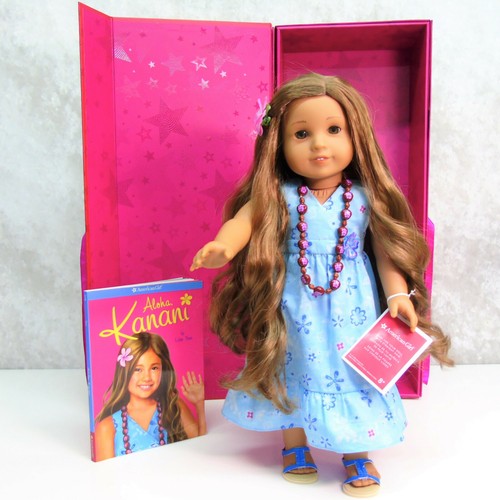 American Girl KANANI DOLL + MEET OUTFIT Necklace Hair Flower Shoes Book