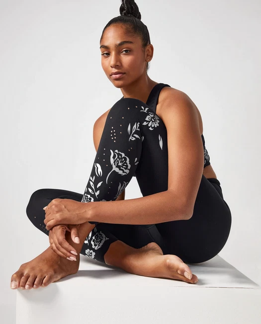 Athleta XS Elation Eyelet 7 8 Tight Leggings Black Soft Cute Floral Pattern
