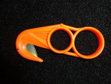 PLASTIC TAIL SPLITTER ZIPPER COYOTE BOBCAT FOX COON TRAPPING FUR HANDLING SHARP 