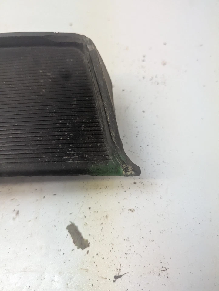 Used Upper Grille Panel For John Deere 112 and 110 Black Headlight - Image 4 of 4