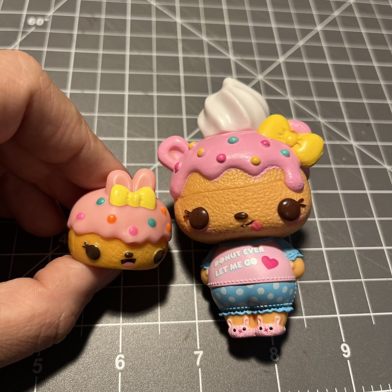 Num Noms Yummy Dottie Mystery Makeup empty bottle missing sprayer + small figure