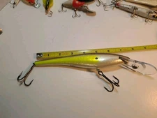 VINTAGE Original BAGLEY'S DB-08 WOODEN MUSKIE LURE IN Nice Shape 