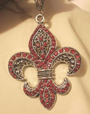 Gorgeous Large Silvertne Ruby Red Rhinestone Fleur de Lis Pendant Necklace