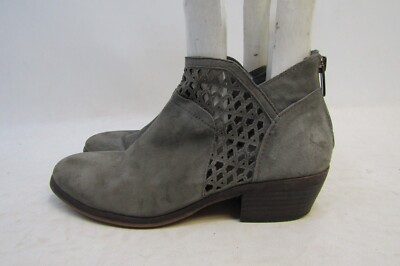 VINCE CAMUTO Womens Size 7.5 M Gray Suede Ankle Fashion Boots Booties
